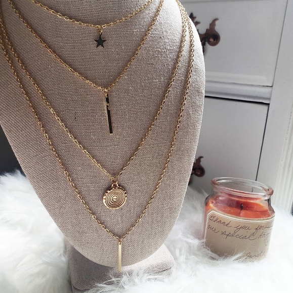 Makena ♡ Necklace - Picture 2 of 3